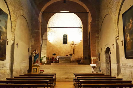 Abbazia di Badia Petroia - L'interno della chiesa attuale