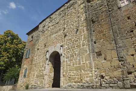 Abbazia di Badia Petroia - Facciata esterna in pietra