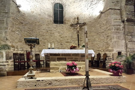 Abbazia di Badia Petroia - Altare posizionato nell'abside centrale